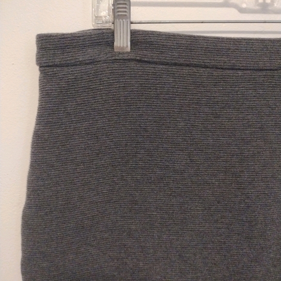 Banana Republic Factory - Pencil Skirt - Picture 3 of 12